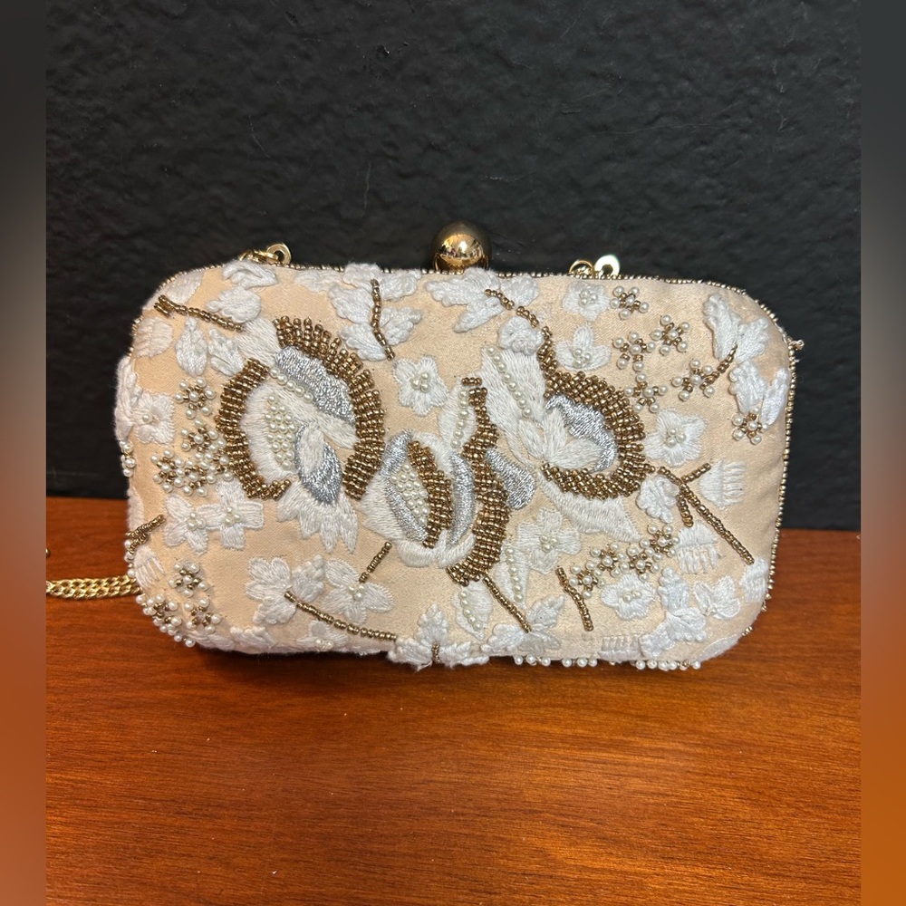 Badgley Mischka English Floral Embroidered Clutch Gold Chain Hard Case